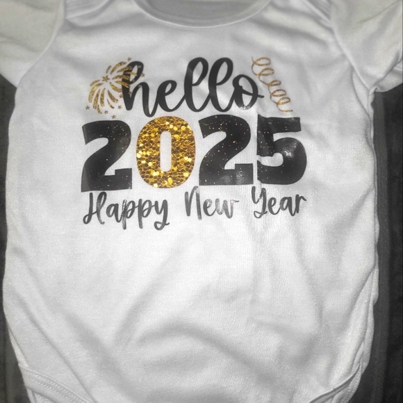 HELLO 2025 CELEBRATION BABY SIZE 6-9 MONTH ONESIE NWOT - Picture 5 of 6